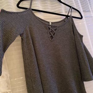 3/4 sleeve cold shoulder top